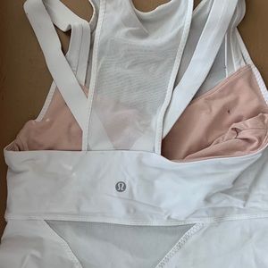 Lululemon sz 6 top with built in bra